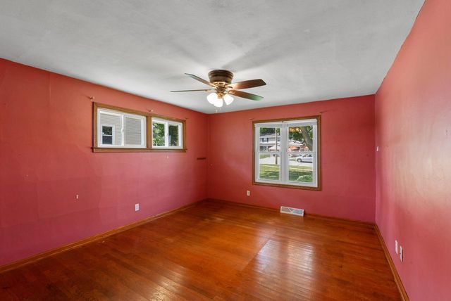 1341 W Decorah ROAD, West Bend, WI 53095