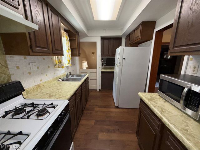 85 Smithsonian Street, Girard, OH 44420