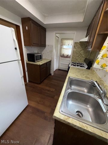 85 Smithsonian Street, Girard, OH 44420