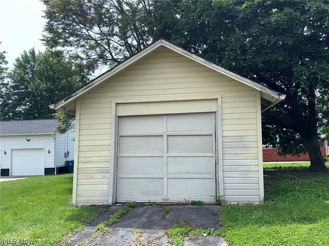 85 Smithsonian Street, Girard, OH 44420