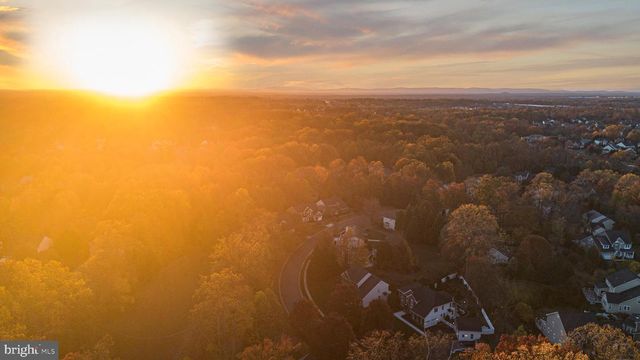 12882 CROUCH DR, Fairfax, VA 22030