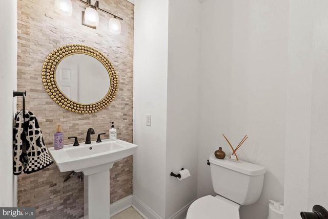 12882 CROUCH DR, Fairfax, VA 22030