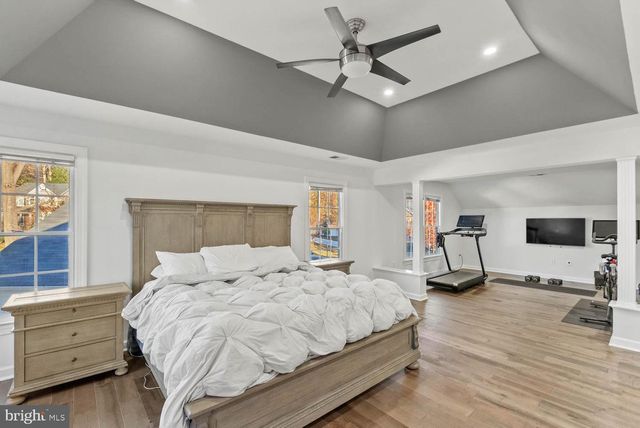 12882 CROUCH DR, Fairfax, VA 22030