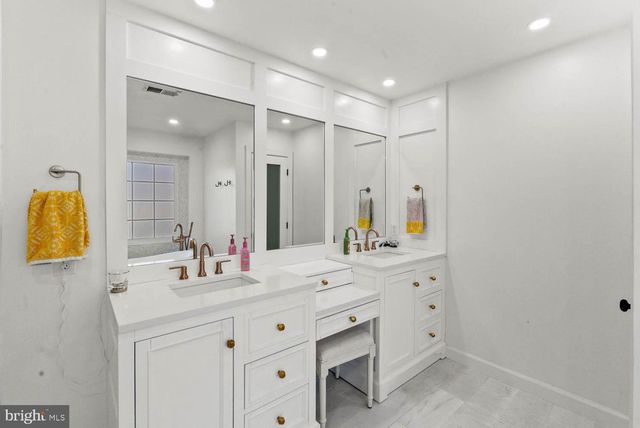 12882 CROUCH DR, Fairfax, VA 22030