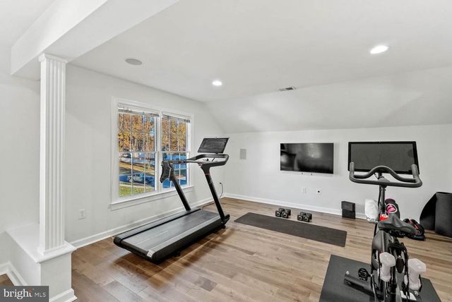 12882 CROUCH DR, Fairfax, VA 22030