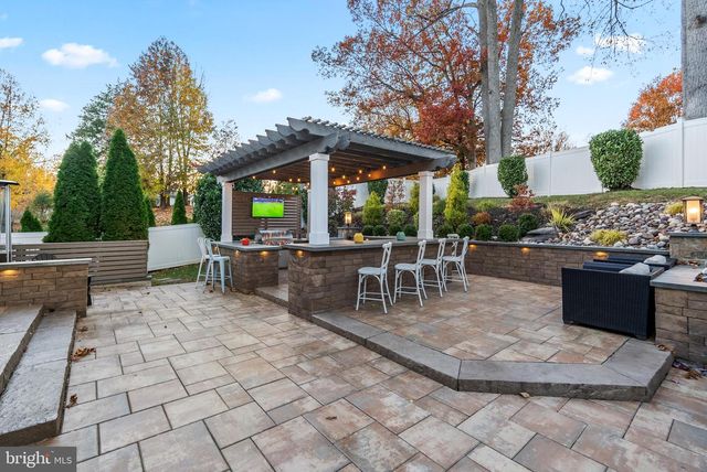 12882 CROUCH DR, Fairfax, VA 22030