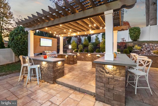 12882 CROUCH DR, Fairfax, VA 22030