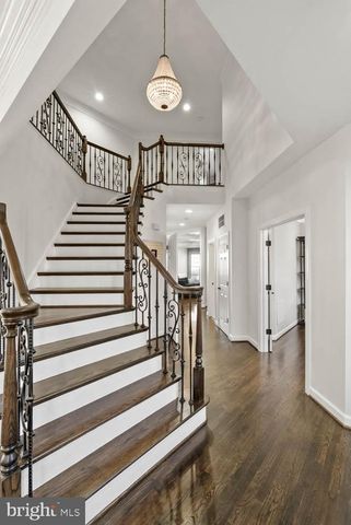 12882 CROUCH DR, Fairfax, VA 22030