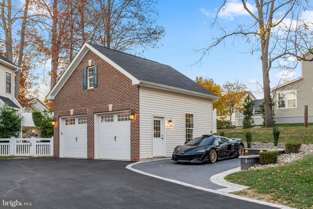 12882 CROUCH DR, Fairfax, VA 22030