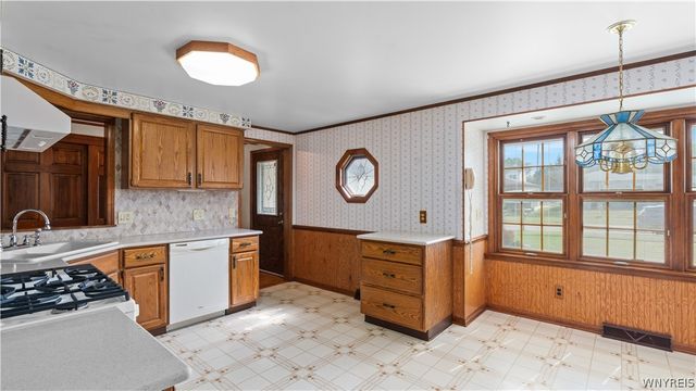 283 Barbados Drive, Cheektowaga, NY 14227