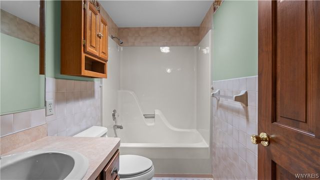 283 Barbados Drive, Cheektowaga, NY 14227