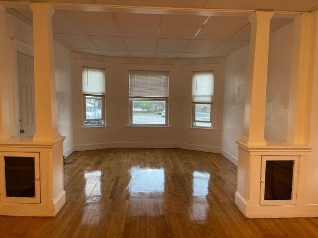 4 Preston St, Worcester, MA 01610