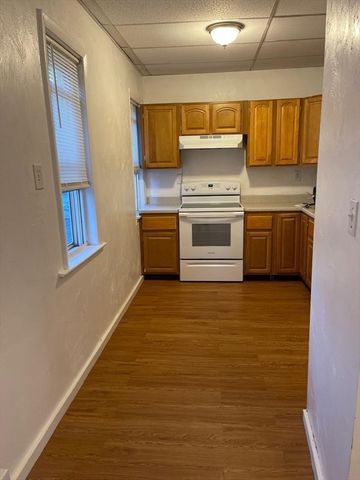 4 Preston St, Worcester, MA 01610