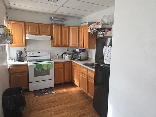 4 Preston St, Worcester, MA 01610