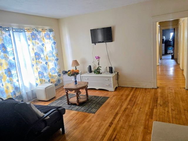 4 Preston St, Worcester, MA 01610