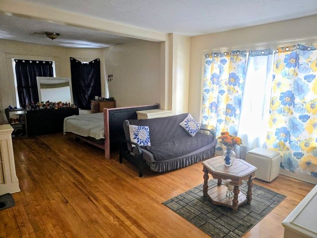 4 Preston St, Worcester, MA 01610