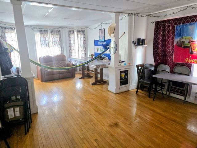 4 Preston St, Worcester, MA 01610