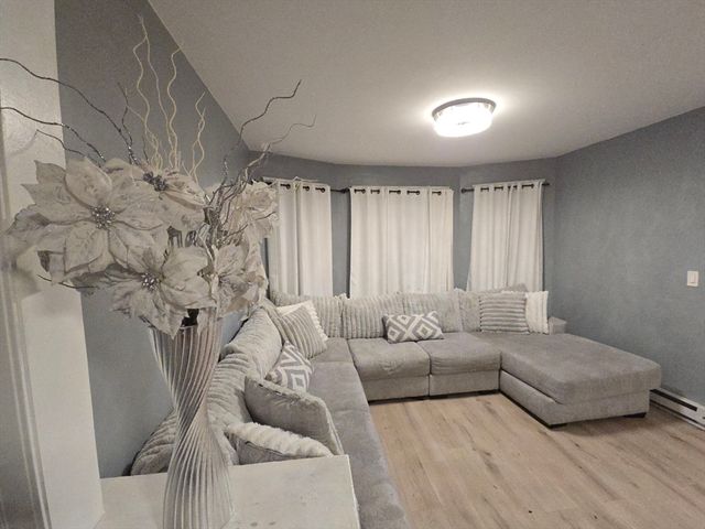 4 Preston St, Worcester, MA 01610