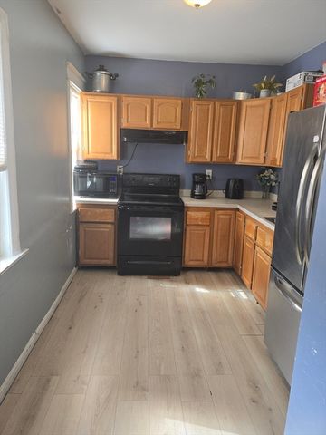 4 Preston St, Worcester, MA 01610