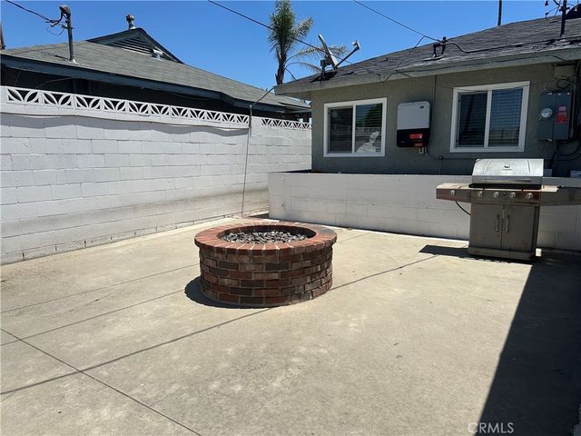 114 Acacia Avenue S, Rialto, CA 92376