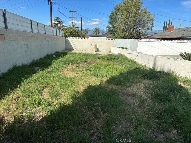 114 Acacia Avenue S, Rialto, CA 92376