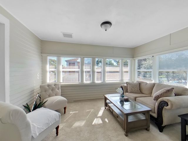 614 8TH STREET N, St Petersburg, FL 33701