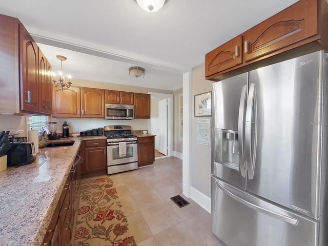 614 8TH STREET N, St Petersburg, FL 33701