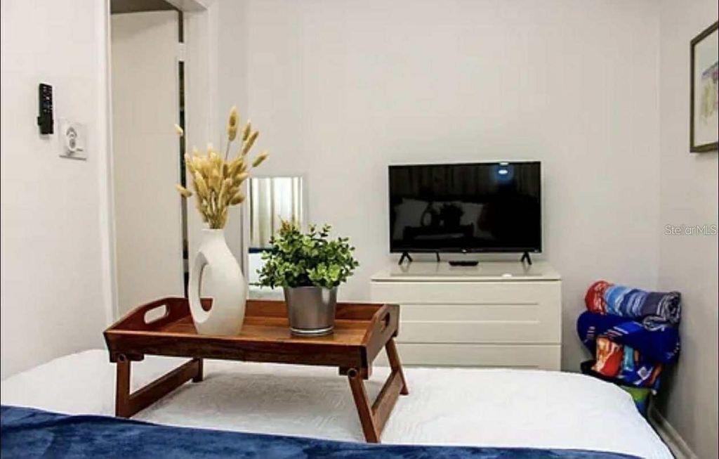 Image 11 of property listing at 614 8TH STREET N, St Petersburg, FL 33701