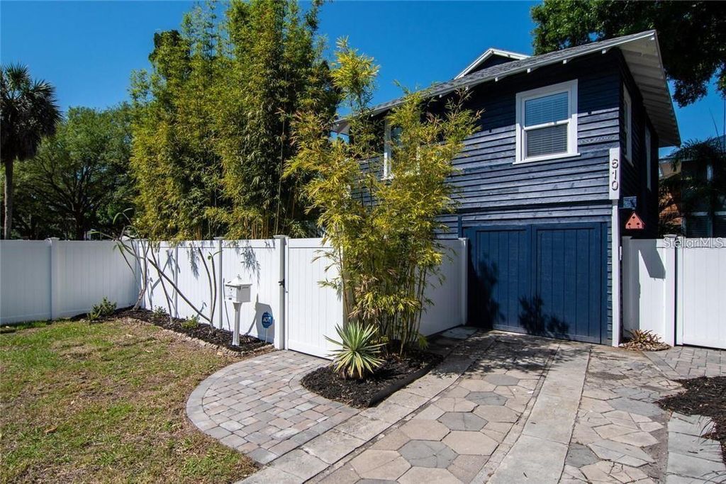 Image 34 of property listing at 614 8TH STREET N, St Petersburg, FL 33701