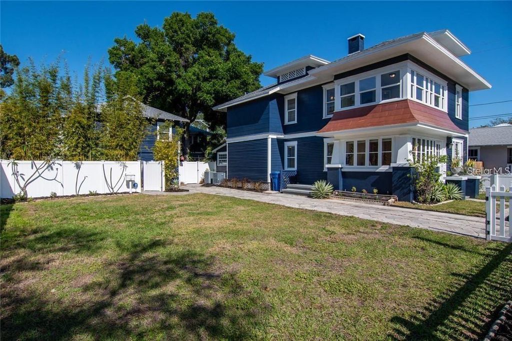 Image 38 of property listing at 614 8TH STREET N, St Petersburg, FL 33701