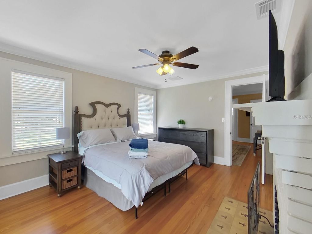 Image 6 of property listing at 614 8TH STREET N, St Petersburg, FL 33701