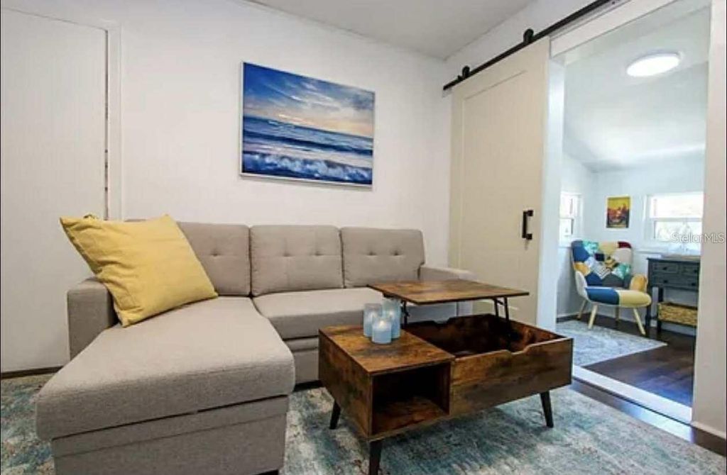 Image 10 of property listing at 614 8TH STREET N, St Petersburg, FL 33701