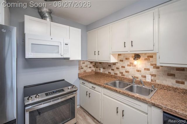 2347 Pauline Drive, Waterford, MI 48329