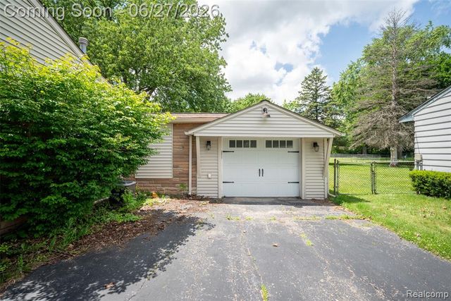 2347 Pauline Drive, Waterford, MI 48329