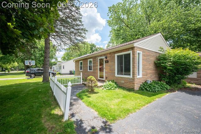 2347 Pauline Drive, Waterford, MI 48329