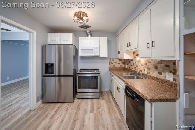 2347 Pauline Drive, Waterford, MI 48329