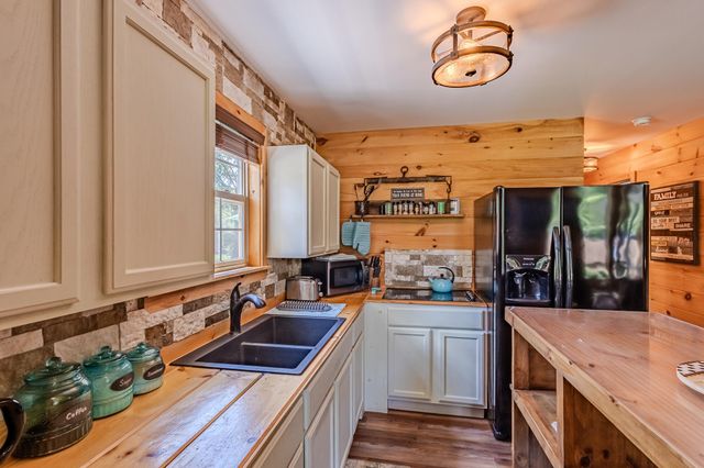 6725 State Highway 304, Ten Mile, TN 37880