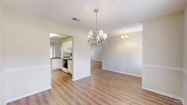33580 Woodlands Dr, Lillian, AL 36549