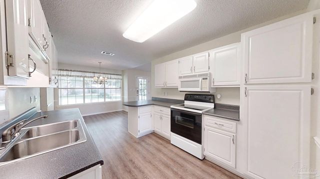 33580 Woodlands Dr, Lillian, AL 36549