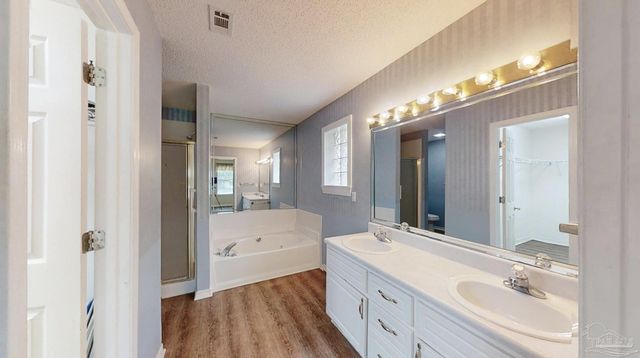 33580 Woodlands Dr, Lillian, AL 36549