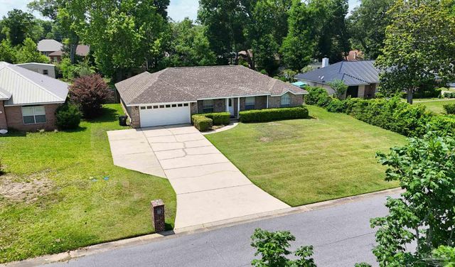 33580 Woodlands Dr, Lillian, AL 36549