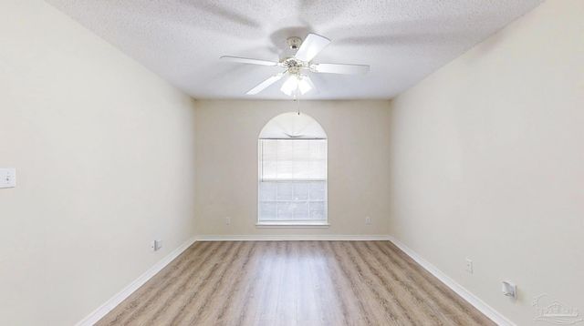 33580 Woodlands Dr, Lillian, AL 36549