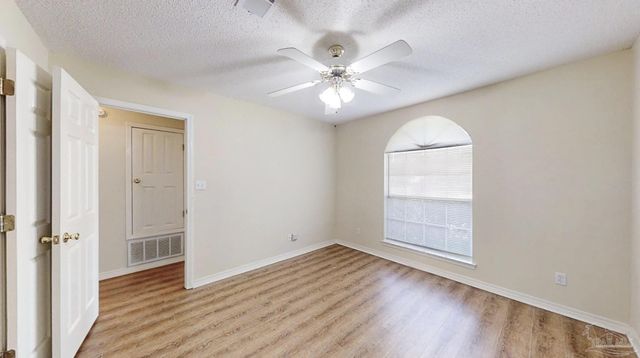 33580 Woodlands Dr, Lillian, AL 36549