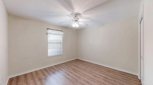 33580 Woodlands Dr, Lillian, AL 36549