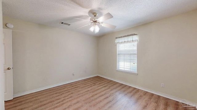 33580 Woodlands Dr, Lillian, AL 36549