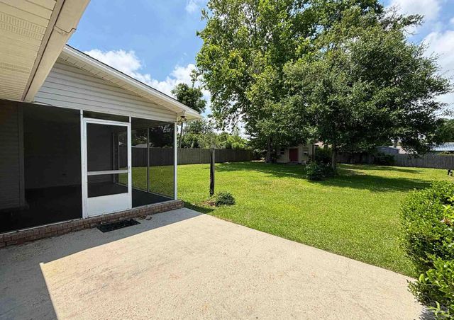 33580 Woodlands Dr, Lillian, AL 36549