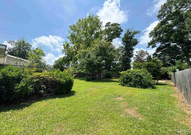 33580 Woodlands Dr, Lillian, AL 36549