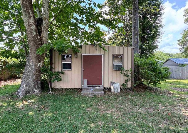 33580 Woodlands Dr, Lillian, AL 36549