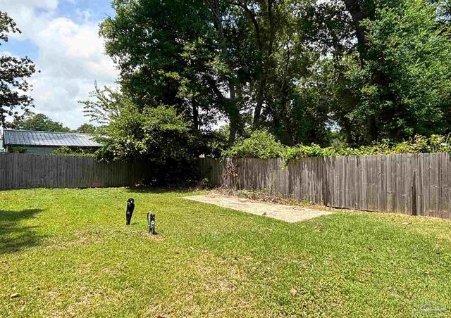33580 Woodlands Dr, Lillian, AL 36549