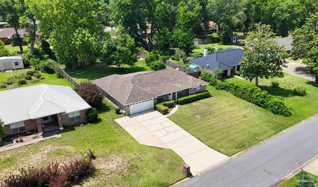 33580 Woodlands Dr, Lillian, AL 36549